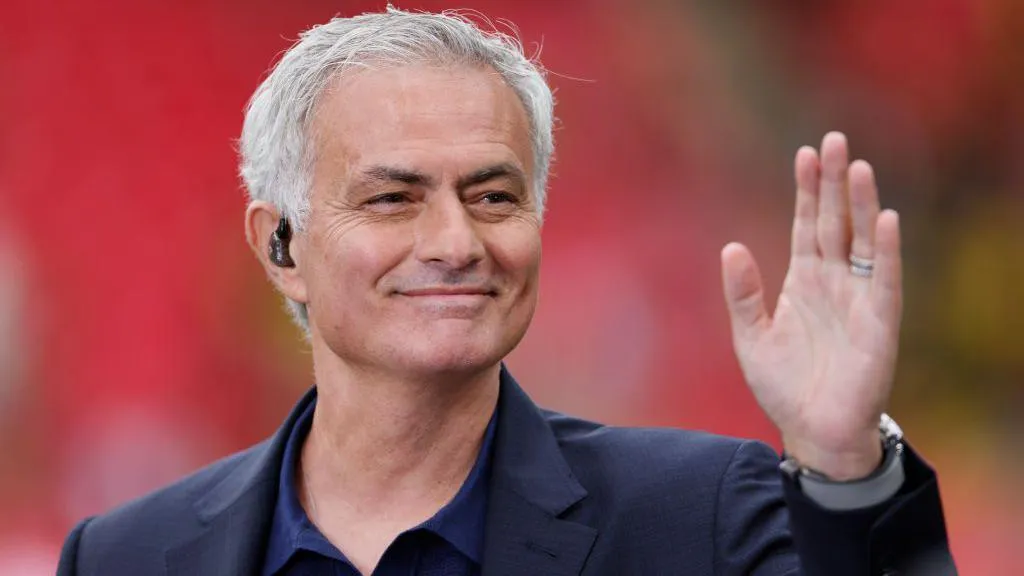 Who would say no to this Portuguese giant? - The Special One touches down for talks